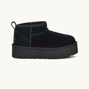 UGG Kids’ Classic Ultra Mini Platform, Size 5, (37) Black, EUC
